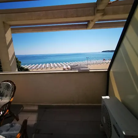 Azur Apartament *